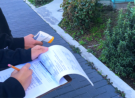 teens participating in a urban heat island effect exercise by the Robertson Branch Library