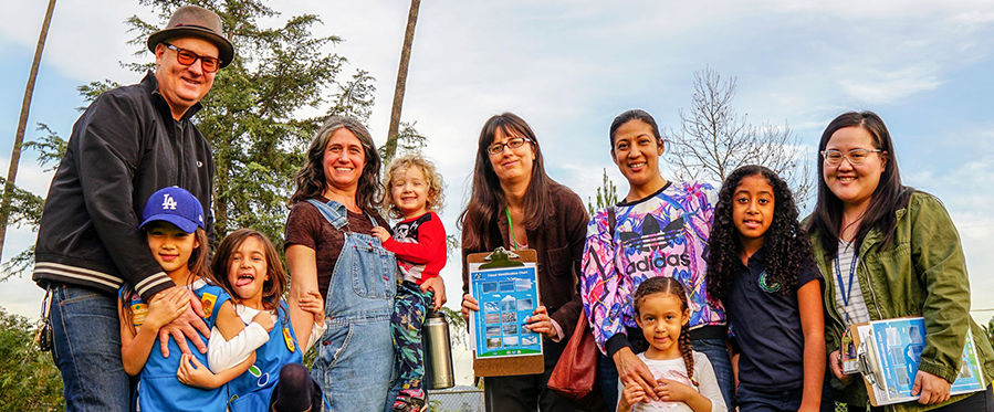 group of participants and librarians from the Arroyo Seco Library Neighborhood Science program