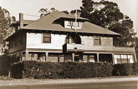 Photo of the Graves home on Brighton Beach ca. 1935