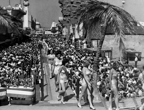 Bathing beauty parade, Venice Mardi Gras1939