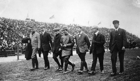 Aviators on foot, Dominguez Field