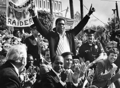 Marcus Allen takes a bow at L.A. City Hall ceremony celebrating the Raiders Super Bowl championship.