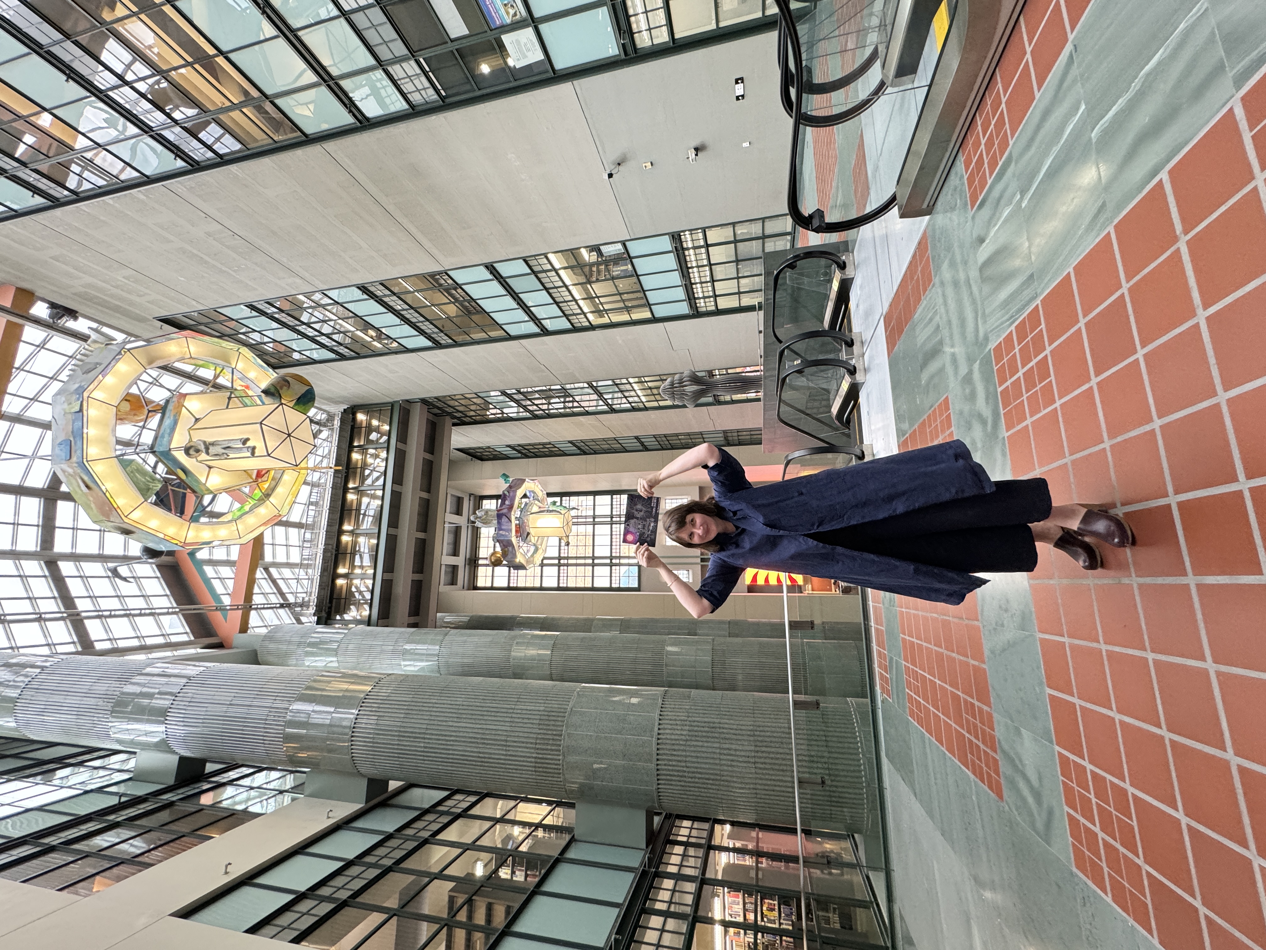 Ellen Harvey in the LA Central Library 