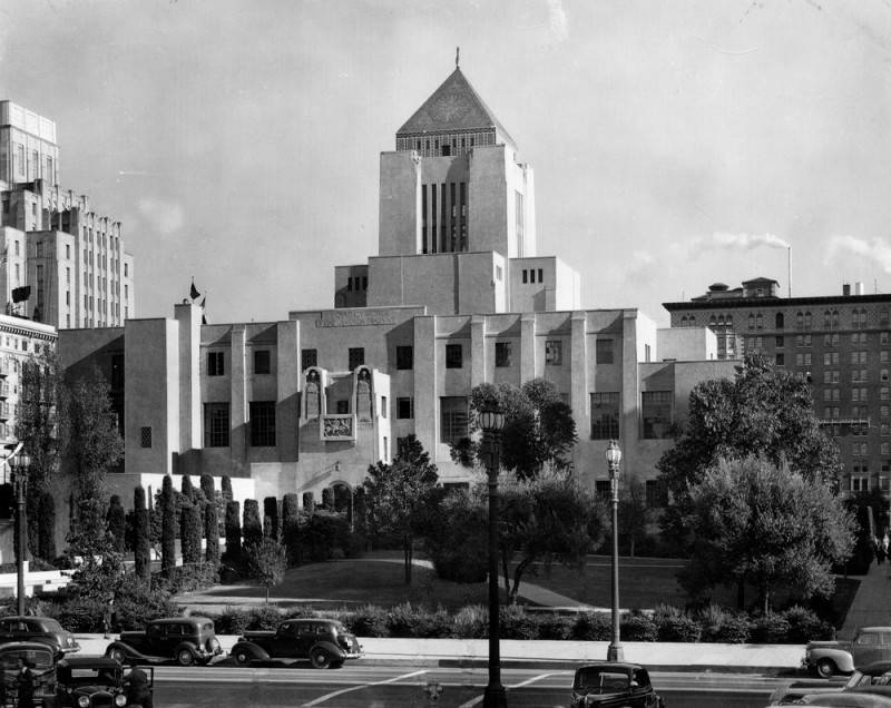 An exterior view of the west side of Central Library 1930