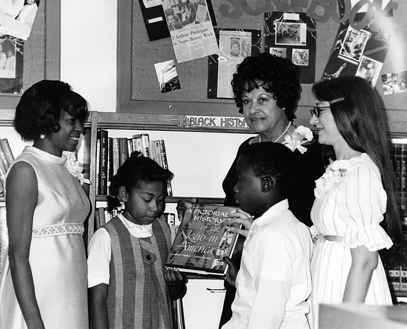 Commissioner King at the opening of the temporary Vernon Branch Commissioner King with children at the temporary Vernon Branch