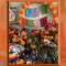Altar con flores de cempasúchil, velas, y nicho