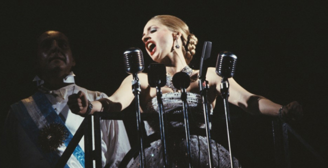 "Bob Gunton and Patti LuPone as Juan and Eva Peron singing "Don't Cry For Me, Argentina" in a scene from the Broadway production of the musical "Evita." 