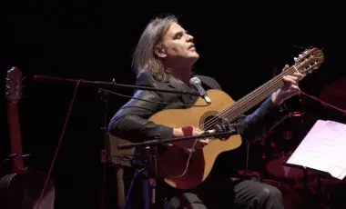 Fabio Zini performing Argentinian tango on guitar