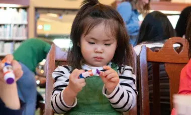 toddler making crafts