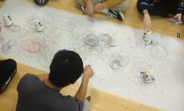 kids using artbots