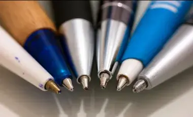 image of 6 pens arranged in a arc with tips together
