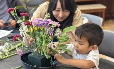 A mother and child enjoy an Ikebana flower arrangement program at the Little Tokyo Branch Library