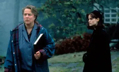 Dolores Claiborne (Kathy Bates) and her daughter, Selena (Jennifer Jason Leigh) are in the picture 