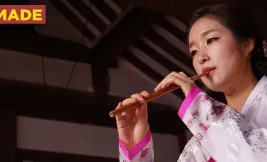 Gamin playing a flute