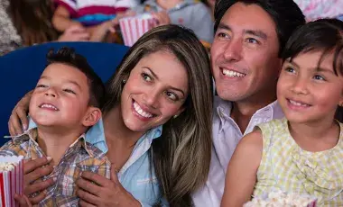 movie-screening-family