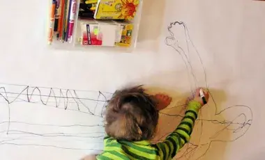 toddler coloring in body outline