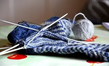 Knitting needles and yarn 