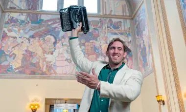 Brian Sonia-Wallace holing up a typewriter in the Rotunda