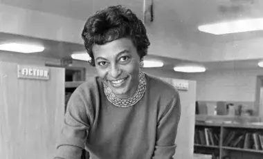 Loyce Pleasants helps a young reader