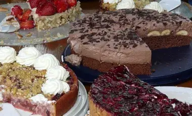 Multiple kinds of cake 