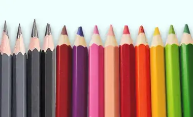 an assortment of drawing pencils and color pencils