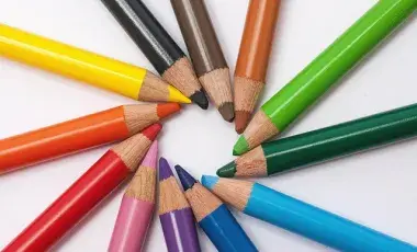 Colored pencils in a circle, Image by Stefan Schweihofer from Pixabay