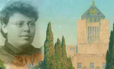Tesa Kelso Librarian Portrait with Central Library in background