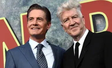 David Lynch and Kyle McLaughlin and a red curtain that says Twin Peaks