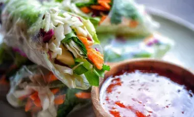 spring rolls and sauce