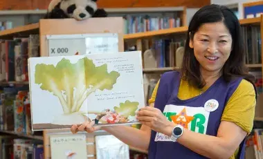 Volunteer reading a picture book 