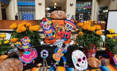 dia de los muertos alter in the rotunda