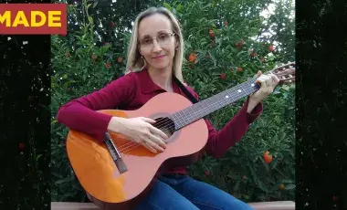 Natalya Grinbaum-Smyrnos playing a guitar