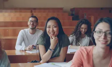 Students in a classroom listening to a leacture.