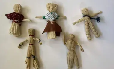 5 corn husks dolls