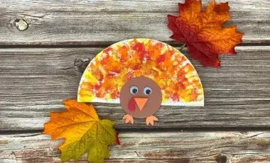 paper plate with turkey design