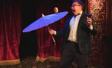Michael Rayner juggling performer