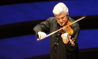 Paul Stein playing a violin