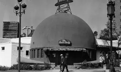 The Wilshire Brown Derby whose building is the shape of a hat. (Circa 1930s)