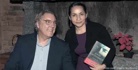 author John Katzenbach with librarian Ana Campos