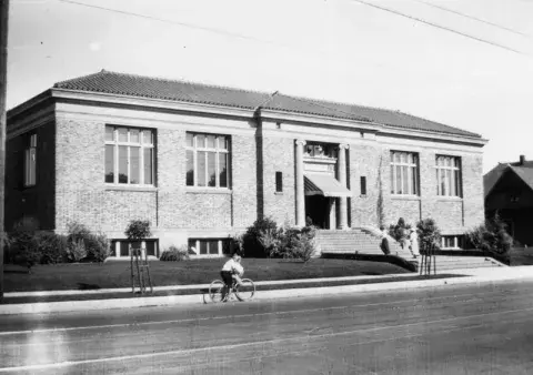 Exterior view of the Vernon Branch Library, 4504 South Central Avenue which was built in 1915