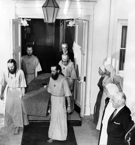 Final rites for cult leader