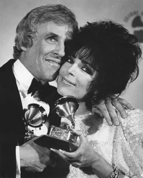 Burt Bacharach and Carole Bayer Sager with their Grammys