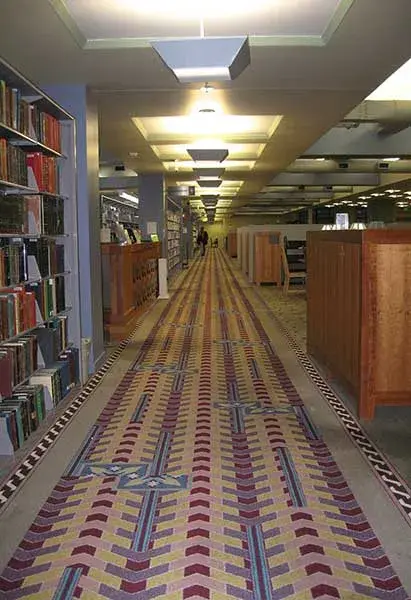 carpet between book shelves