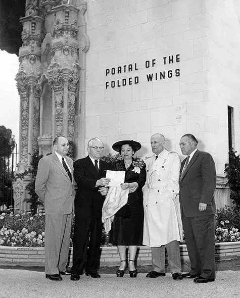 Tribute was paid to aviation pioneers Amelia Earhart and Bert Acosta by, left to right, Israel Friedman, Commander George Noville, Mrs. Sampson Held, Maj. Speed Chandler and James N. Gillette at ceremonies held by Brookins Aeronautical Foundation at Burbank