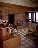 Mid-Century Modern: Architecture, Photography, and the Good Life in Cold War California