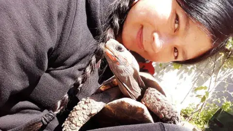 Teresa Mei Chuc with a turtle