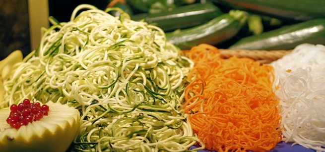 various piles of vegetable noodles, image by Andreas Lischka from Pixabay.
