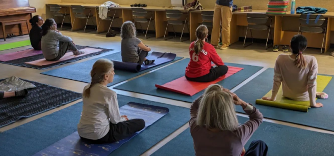 A group of students in a feldenkrais class.