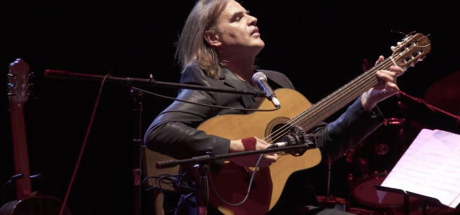 Fabio Zini performing Argentinian tango on guitar