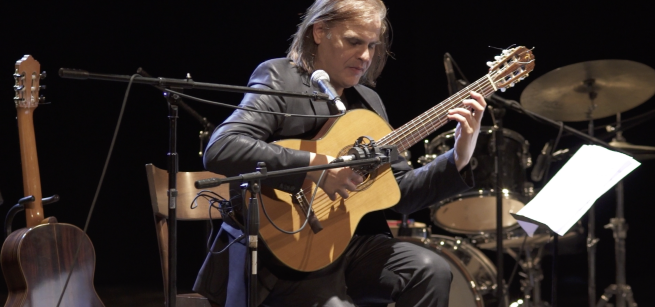 fabio zini playing guitar on stage